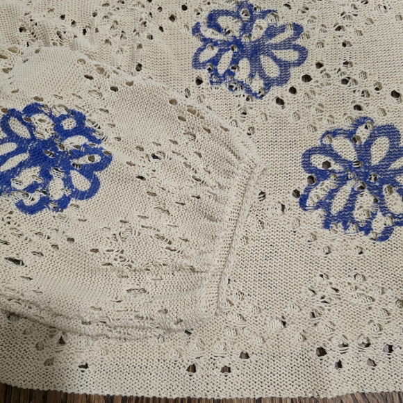 POL Women's Ivory Flower Print Sweater Top - Picture 6 of 8